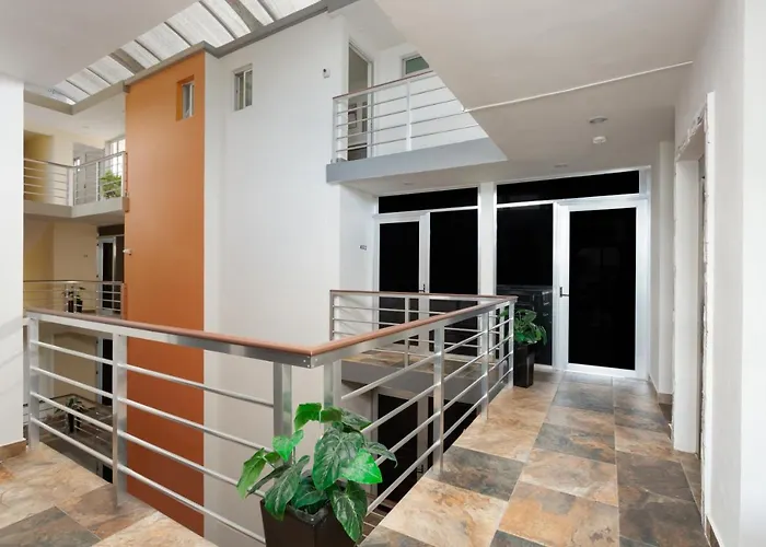 501 En Edificio Vanessa 42 A 5 Min De La 5ta Y Playa Apartamento